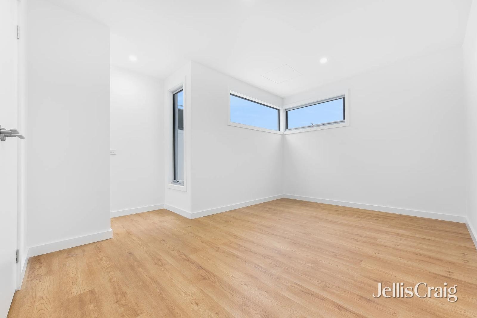 2/53 Cleeland Street, Dandenong image 9