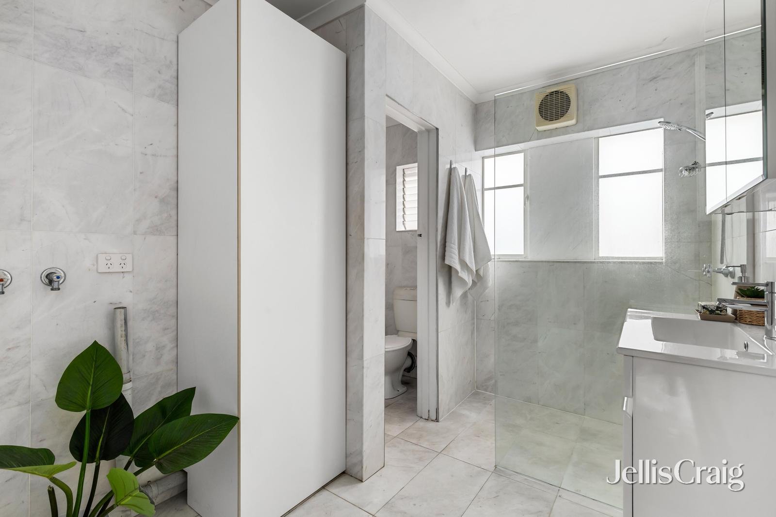 2/53 Grove Road, Hawthorn image 8