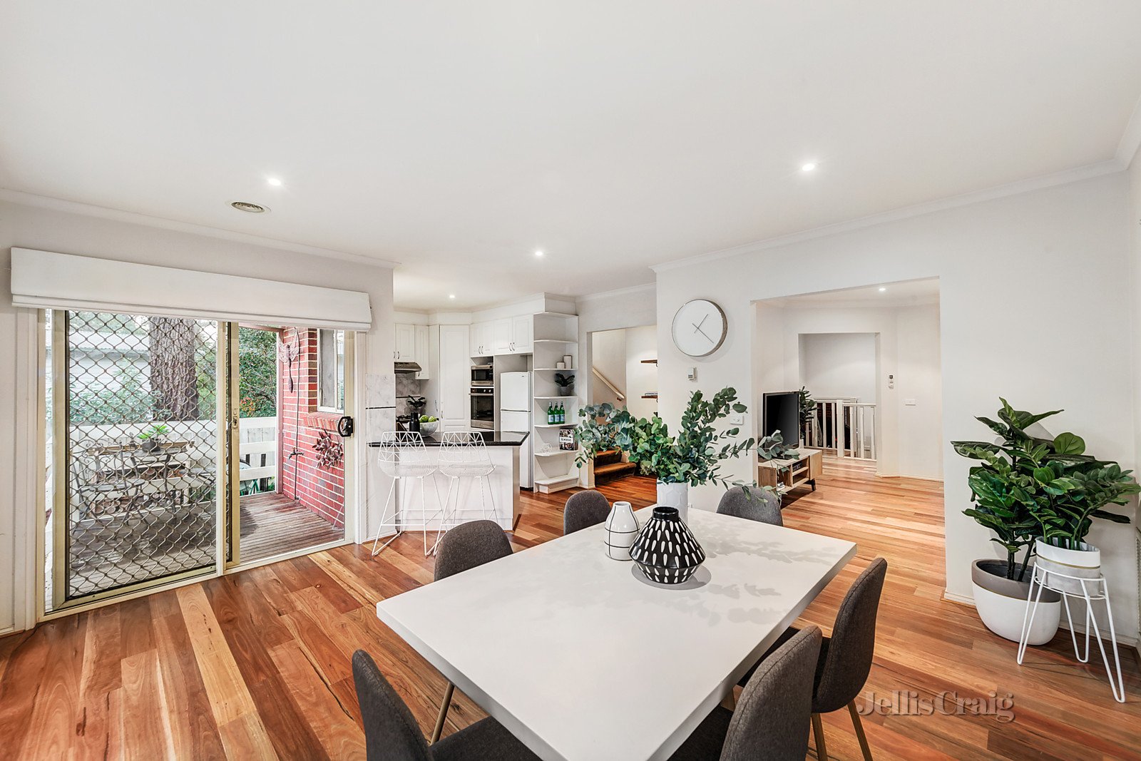 2/53 Quarry Road, Mitcham image 3