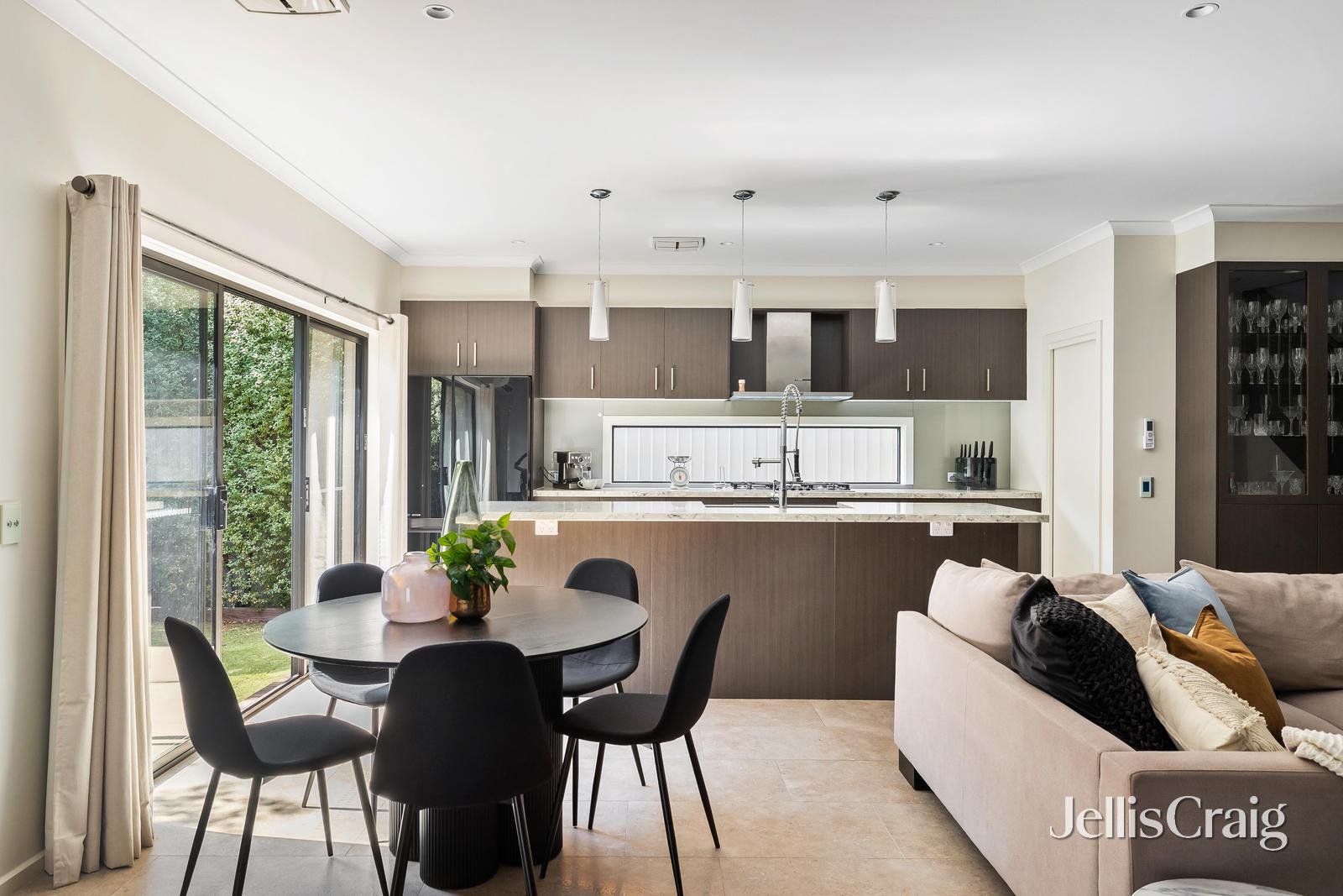 2/533 South Road, Bentleigh image 6