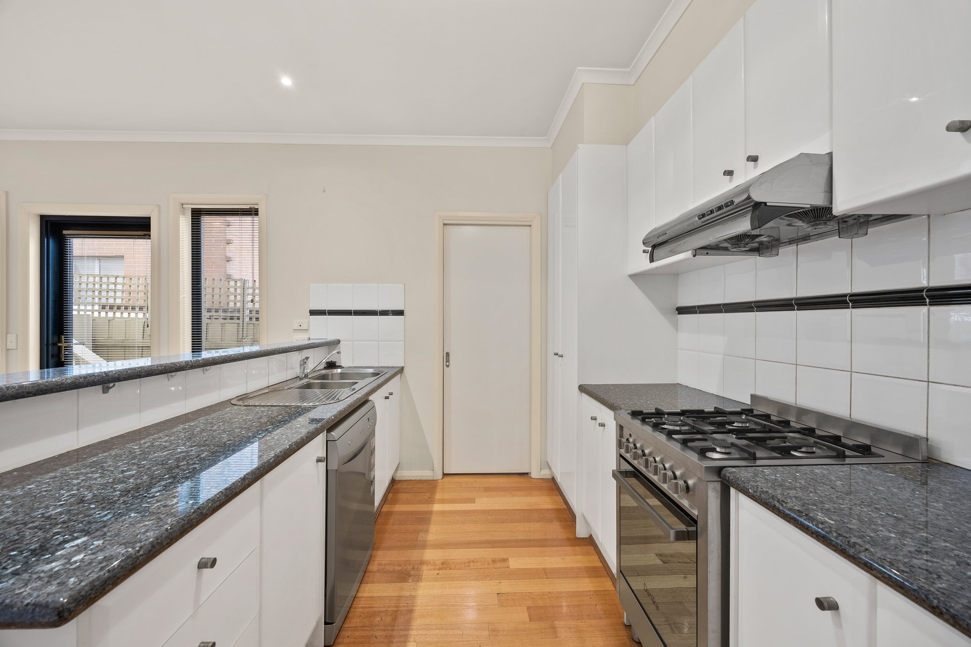 2/537 Tooronga Road, Hawthorn East image 4