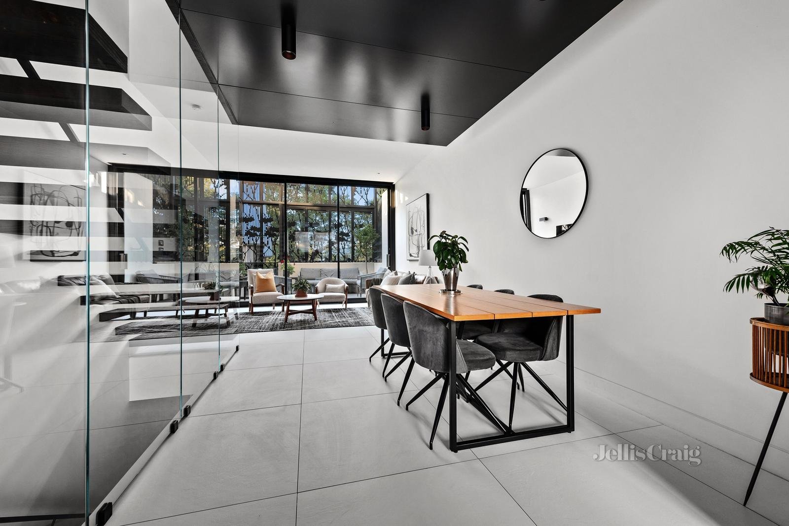 2/53A Jackson Street, St Kilda image 3