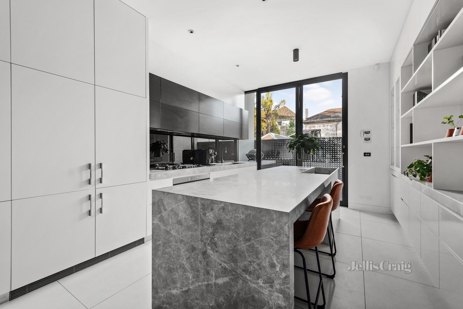 2/53A Jackson Street, St Kilda image 4