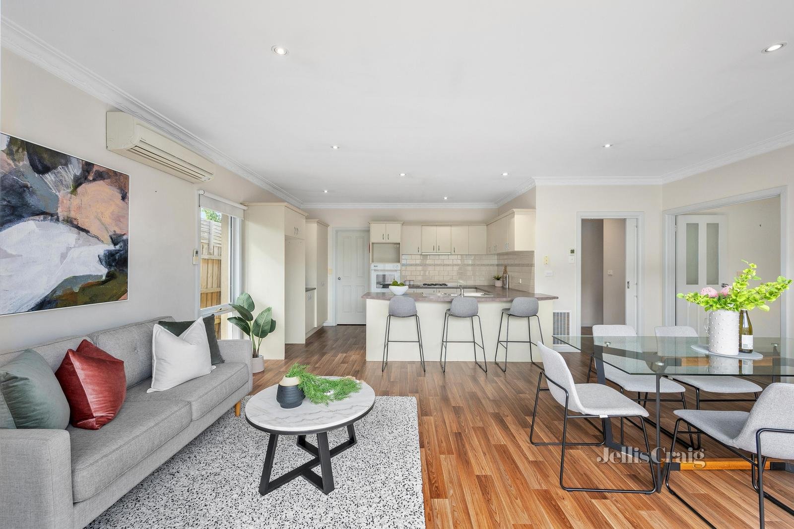 2/54 Lancaster Street, Bentleigh East image 2