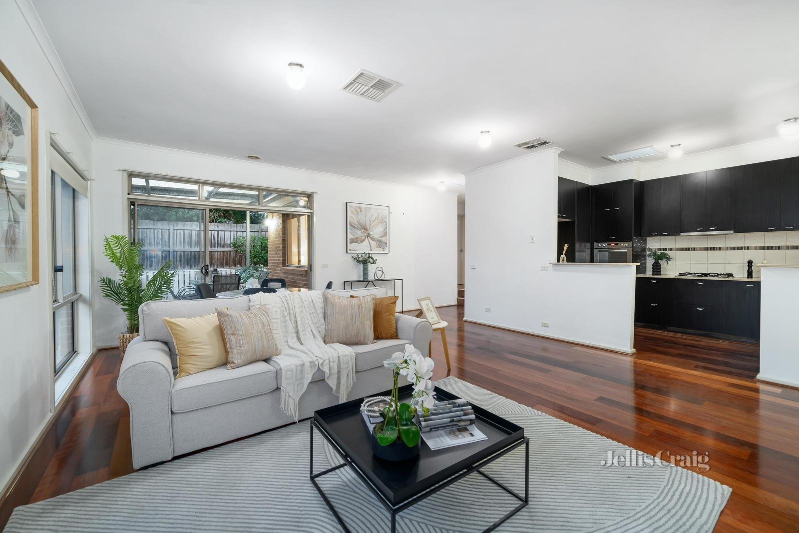 2/54 Panoramic Grove, Glen Waverley image 2