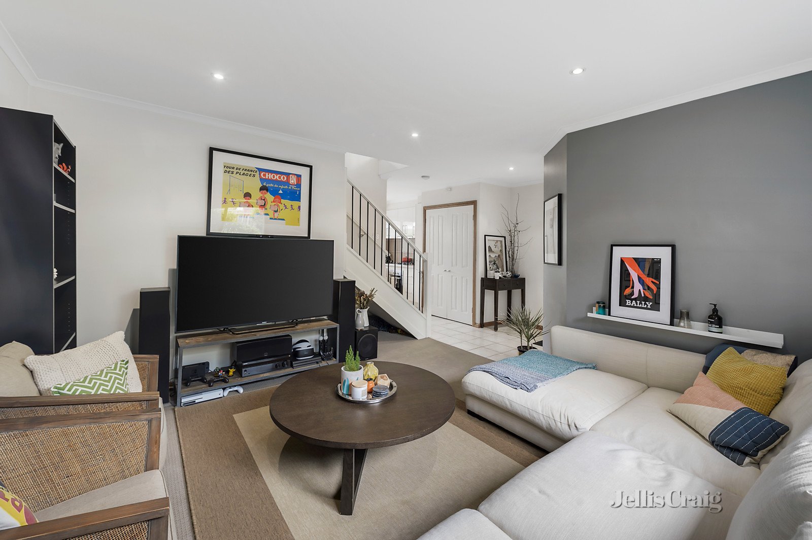 2/54 St Andrews Avenue, Rosanna image 1