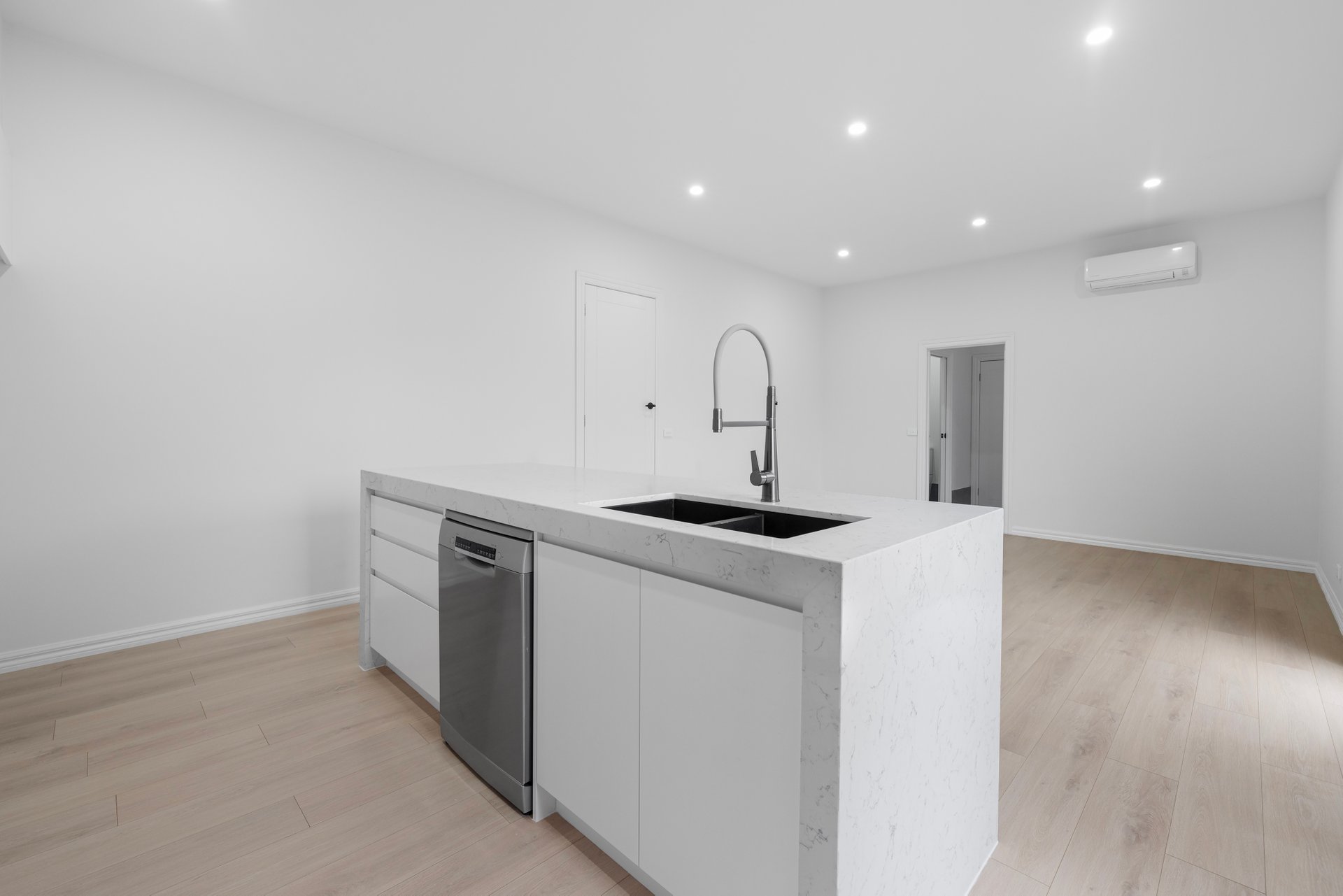 2/54 Surrey Road East, Croydon image 5