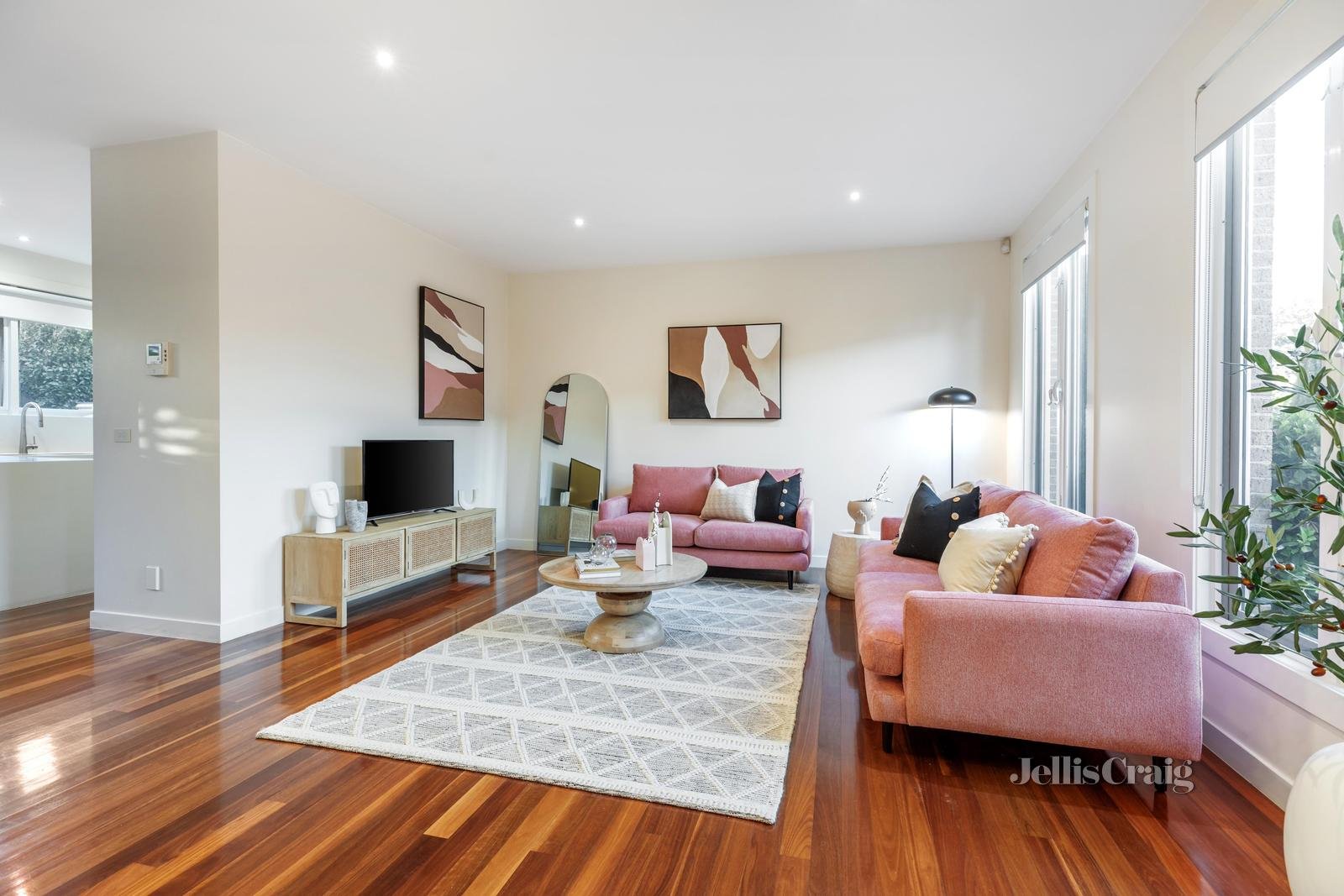 2/54 Waverley Road, Chadstone image 2