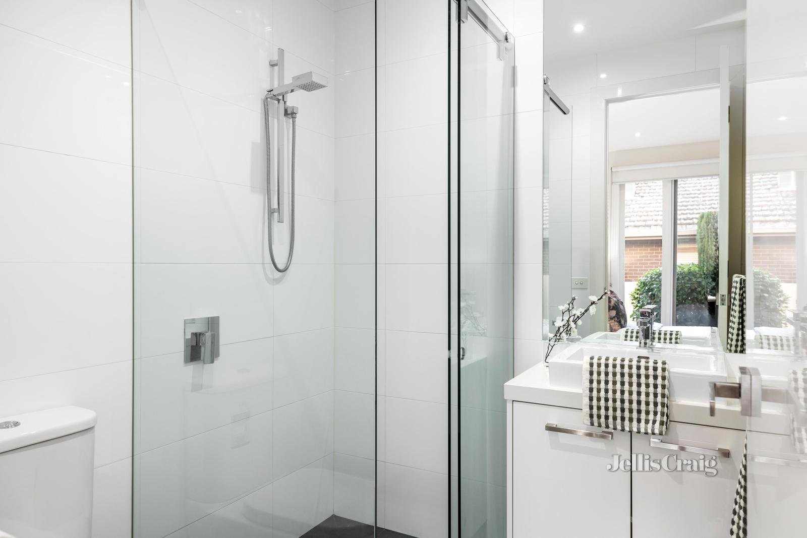 2/54 Waverley Road, Chadstone image 6