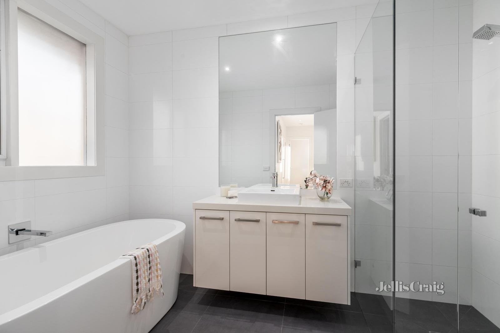 2/54 Waverley Road, Chadstone image 9