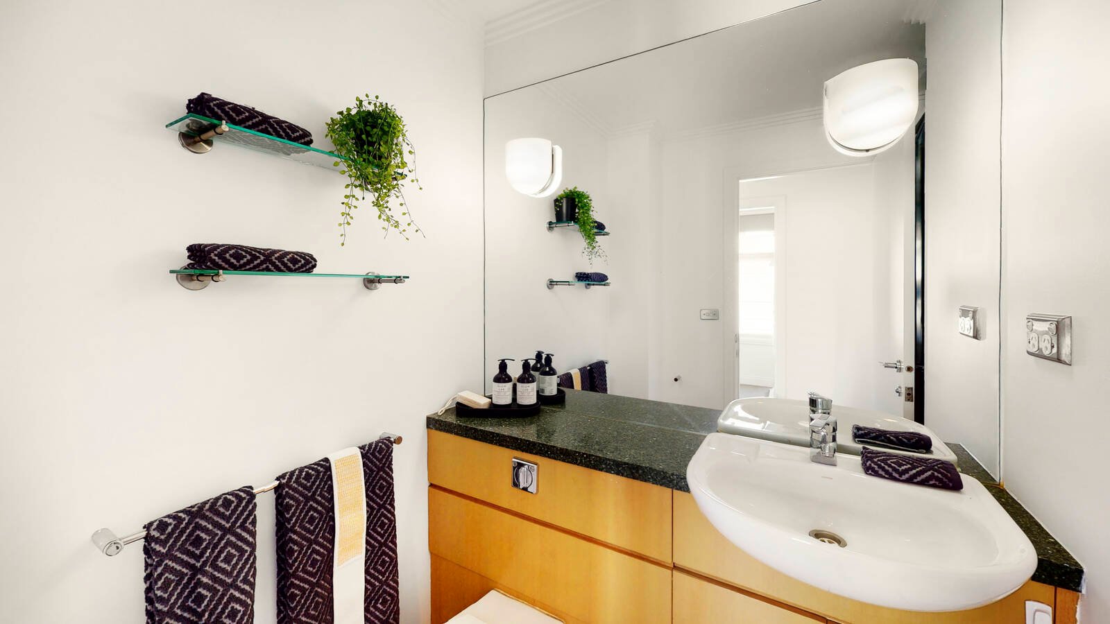 Property Gallery Thumbnail 9