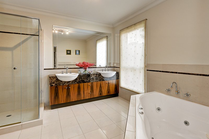 2/543 Whitehorse Road, Surrey Hills image 10