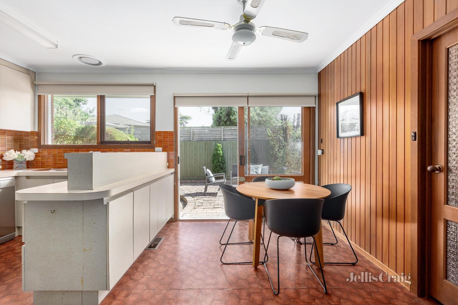 2/547 Whitehorse Road, Surrey Hills image 5