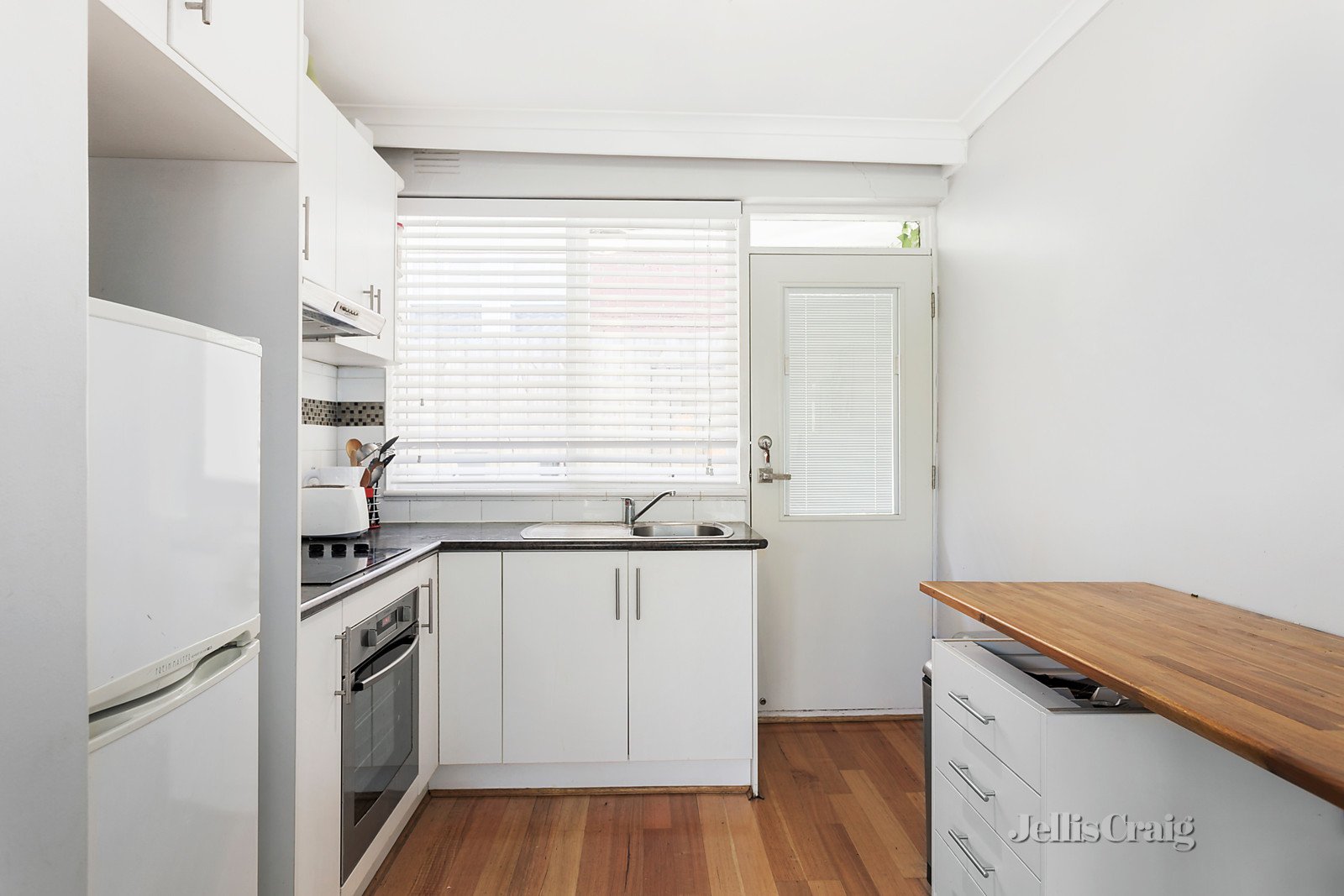 2/55 May Street, Fitzroy North image 3