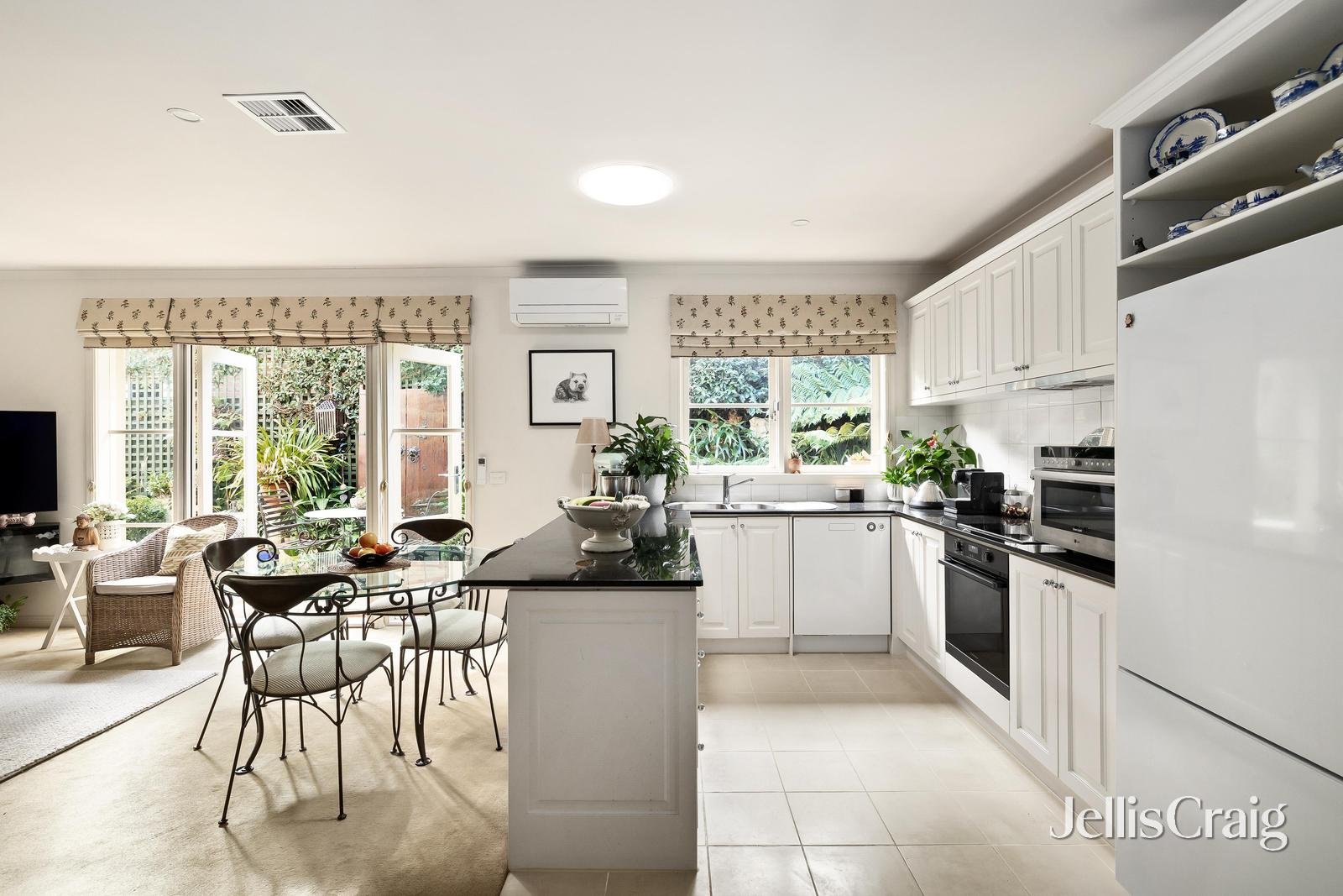 2/558 Orrong Road, Armadale image 2