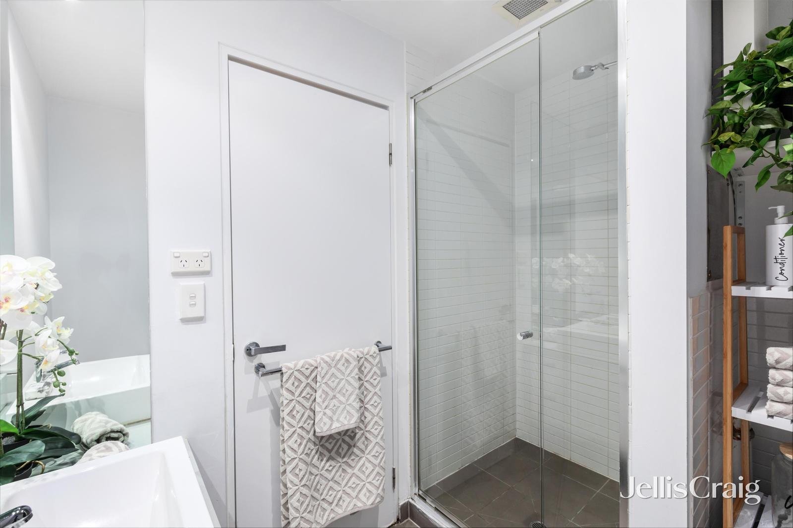 2/56-58 Burwood Road, Hawthorn image 5