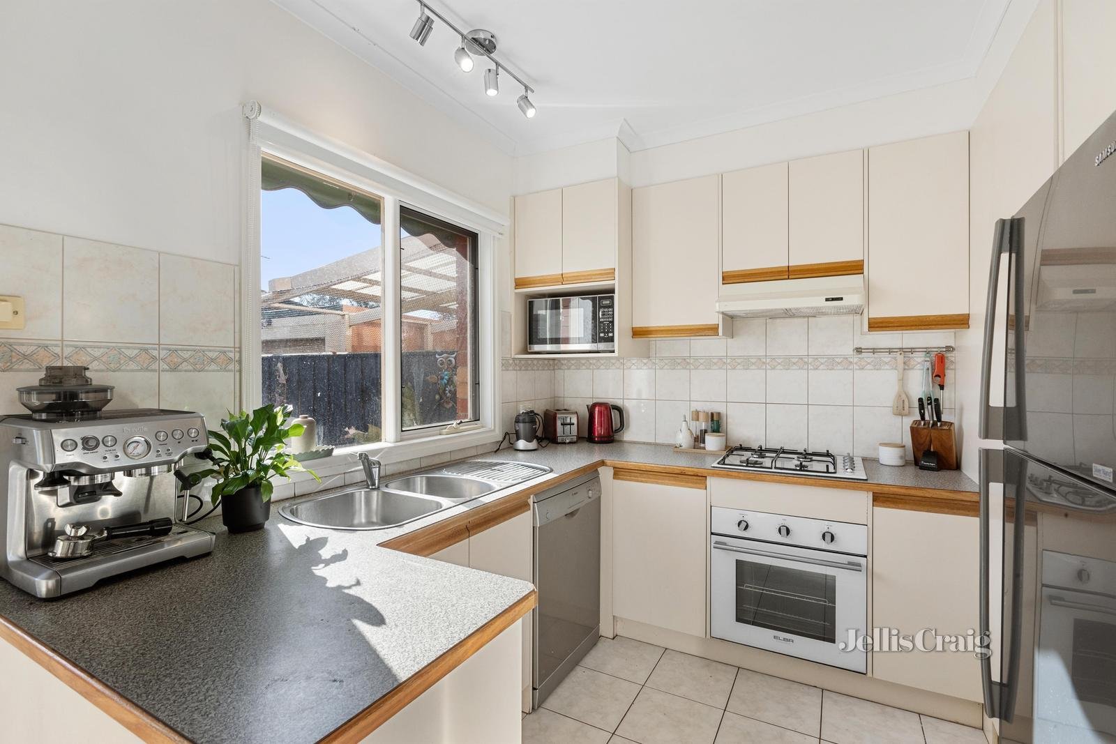 2/56 Coorigil Road, Carnegie image 2