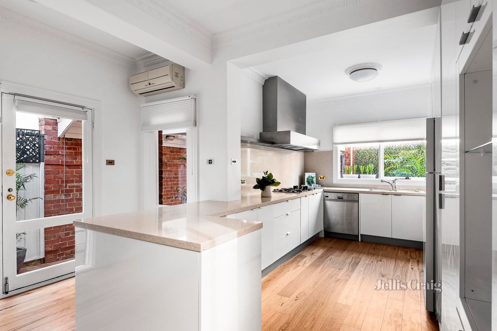 256 Drummond Street, Carlton image 6