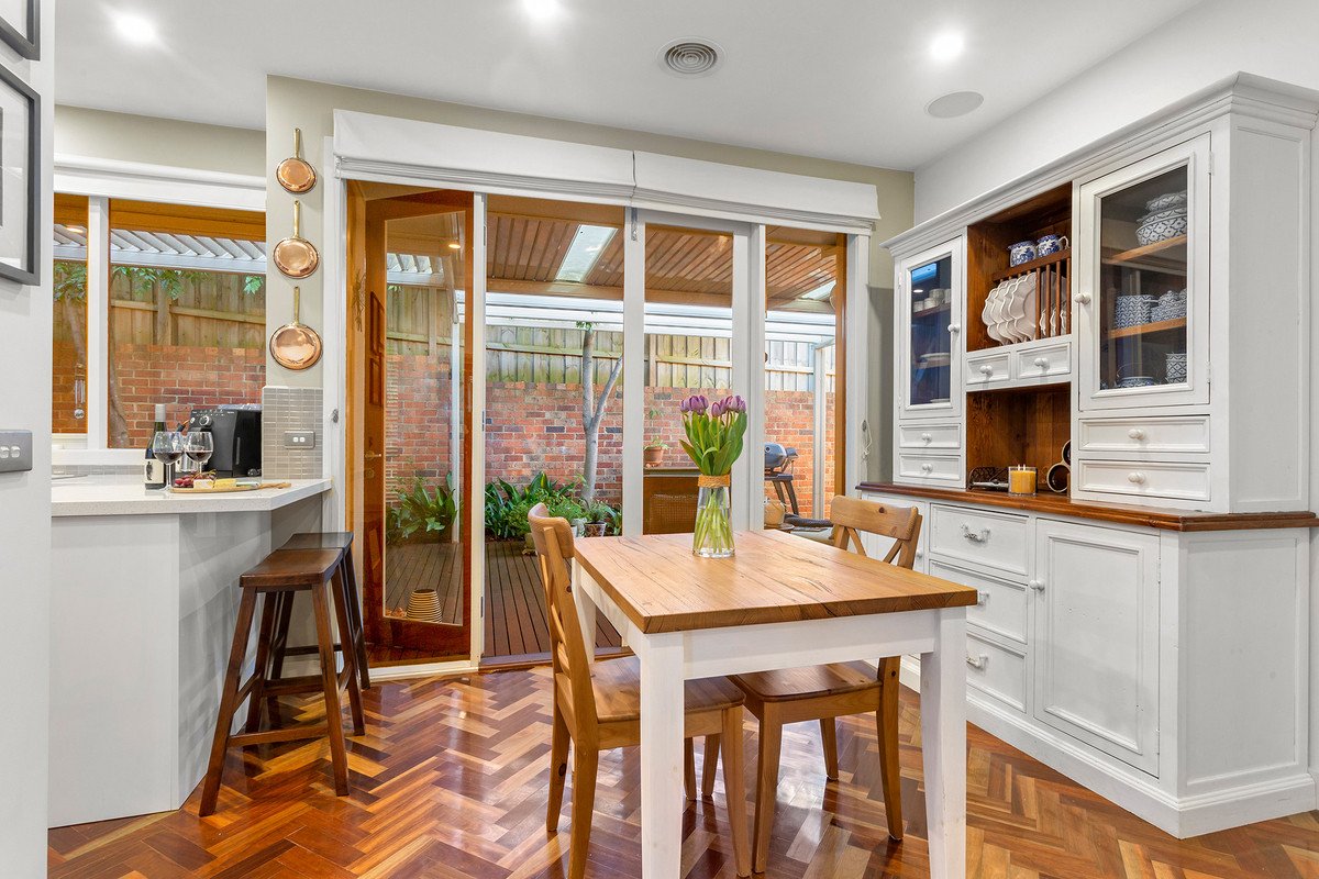 2/56 Union Road, Surrey Hills image 5