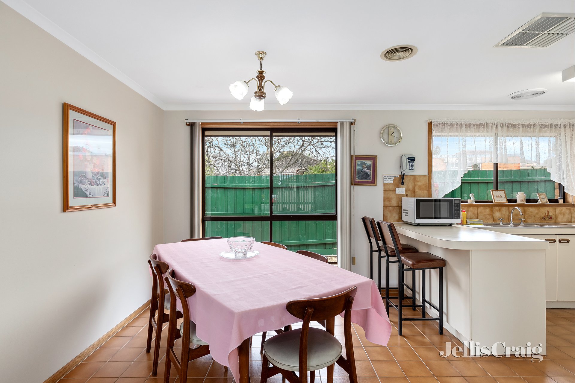 2/561 Grimshaw Street, Bundoora image 4