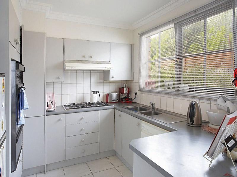 2/563 Whitehorse Road, Surrey Hills image 4