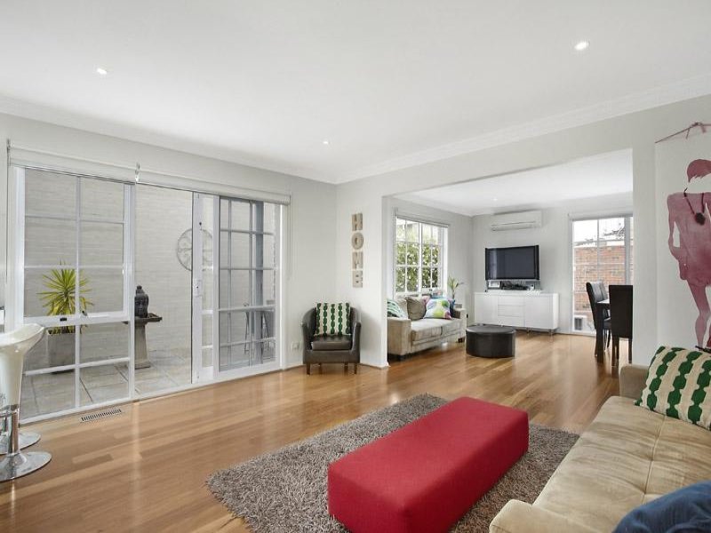 2/563 Whitehorse Road, Surrey Hills image 2