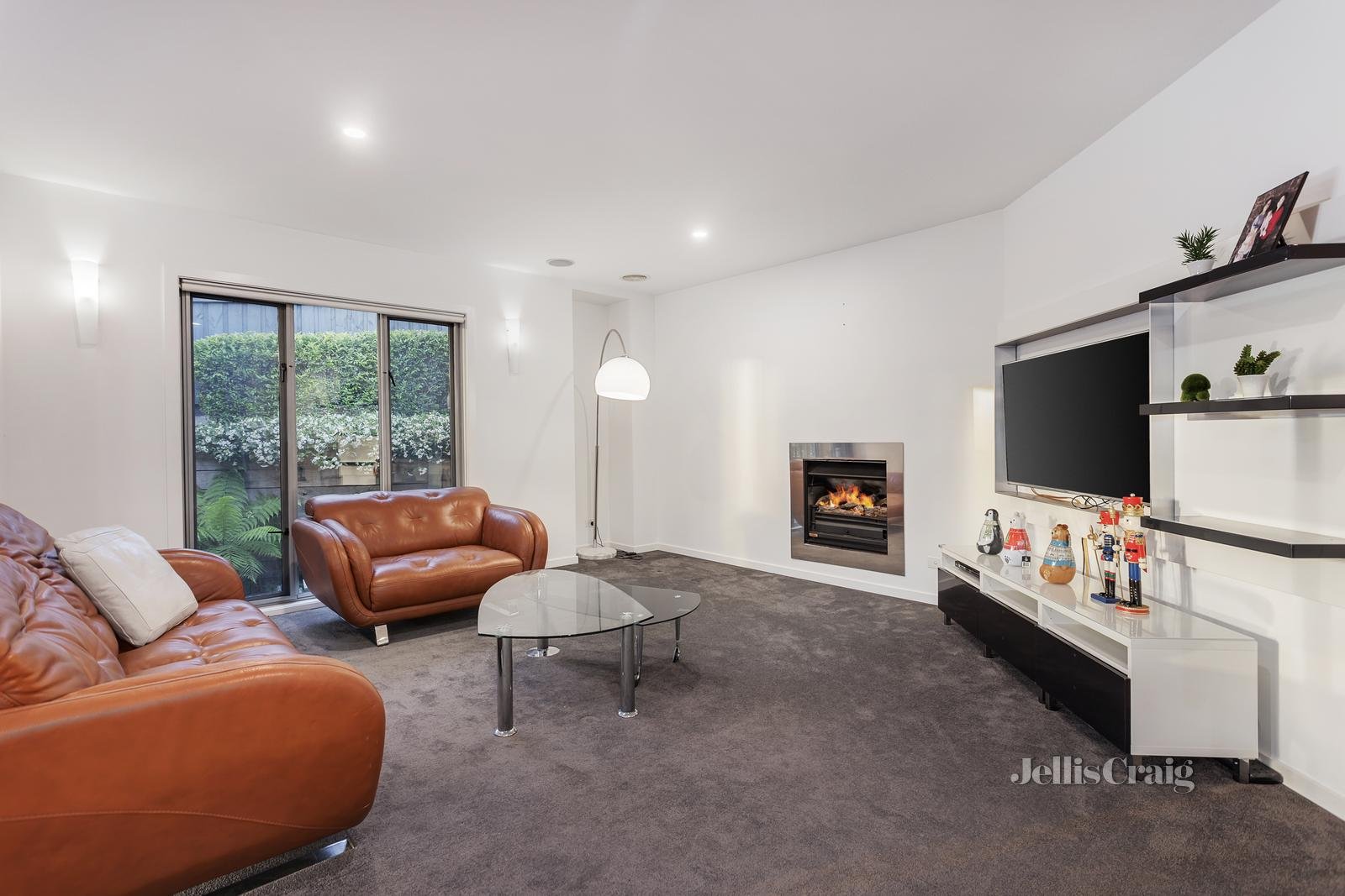 2/57 Smyth Street, Mount Waverley image 5