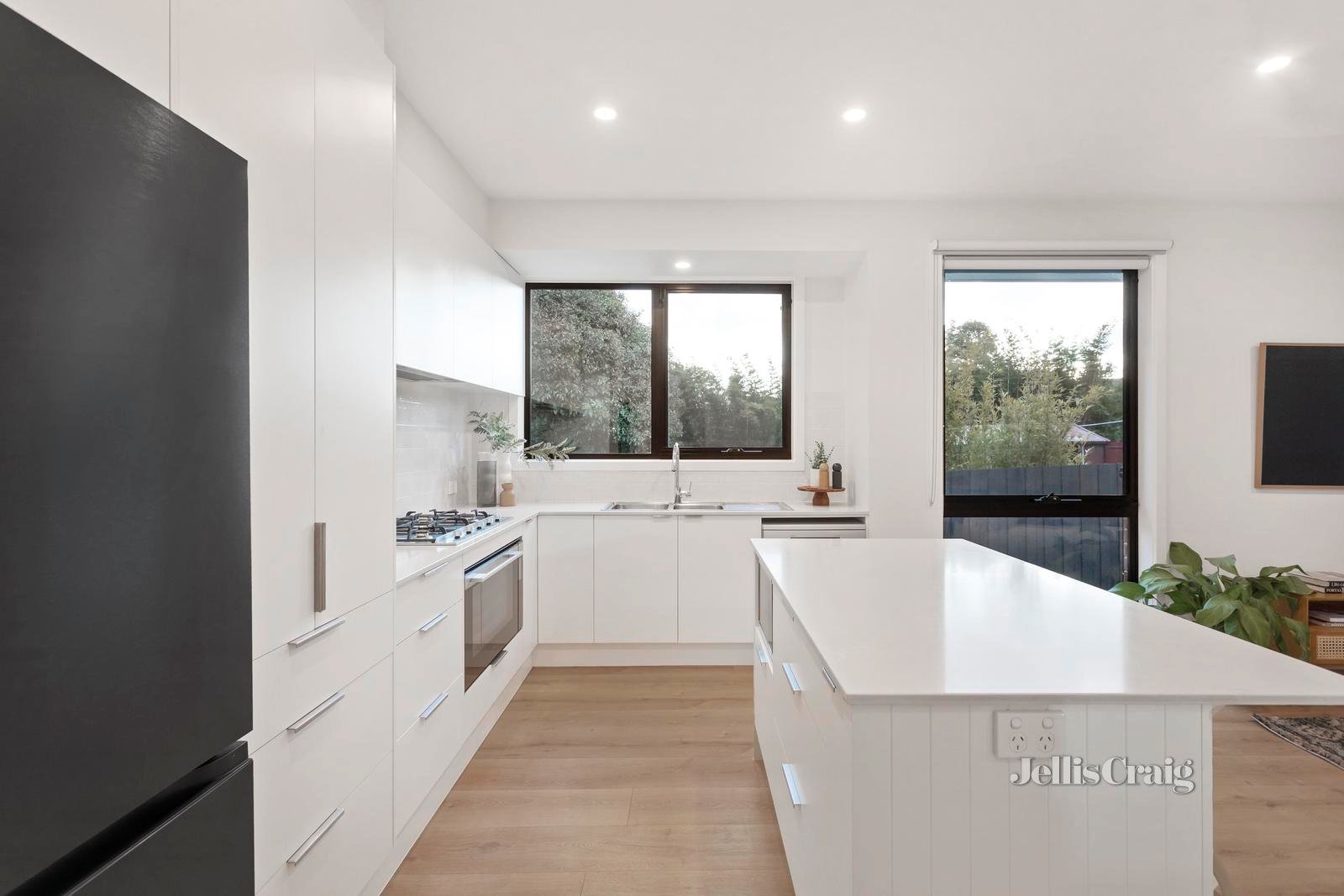 2/57 Struan Avenue, Mooroolbark image 8