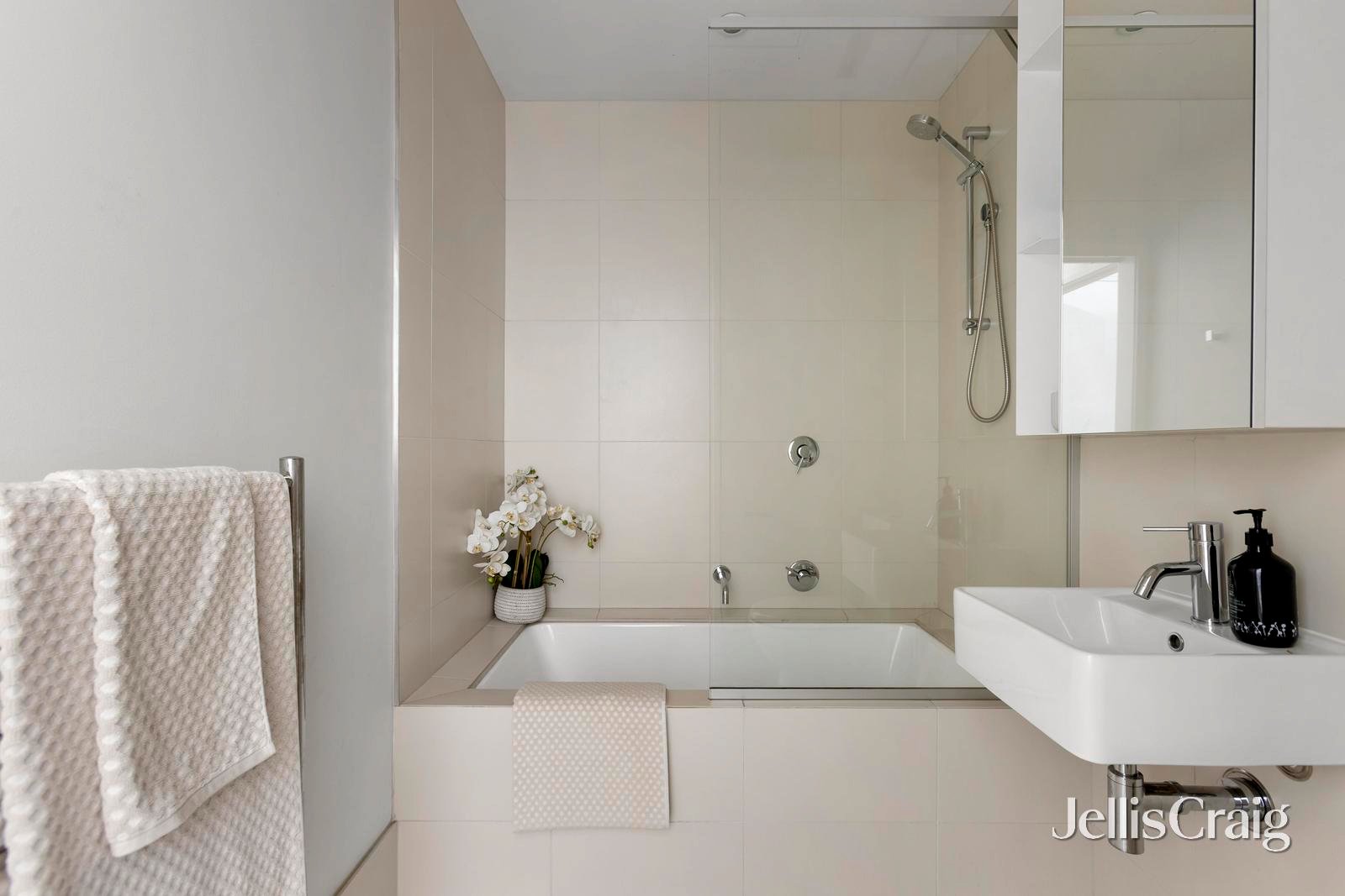 2/57 Victoria Road, Northcote image 8