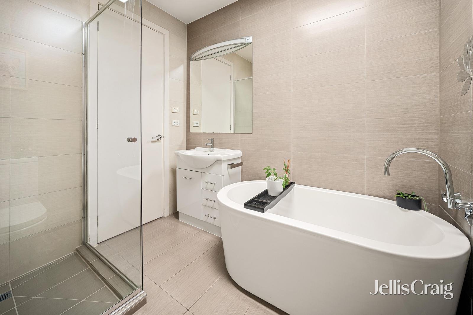 2/575 Warrigal Road, Bentleigh&nbsp;East image 8