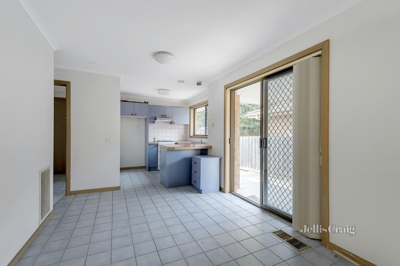 2/579 High Street Road, Mount Waverley image 3
