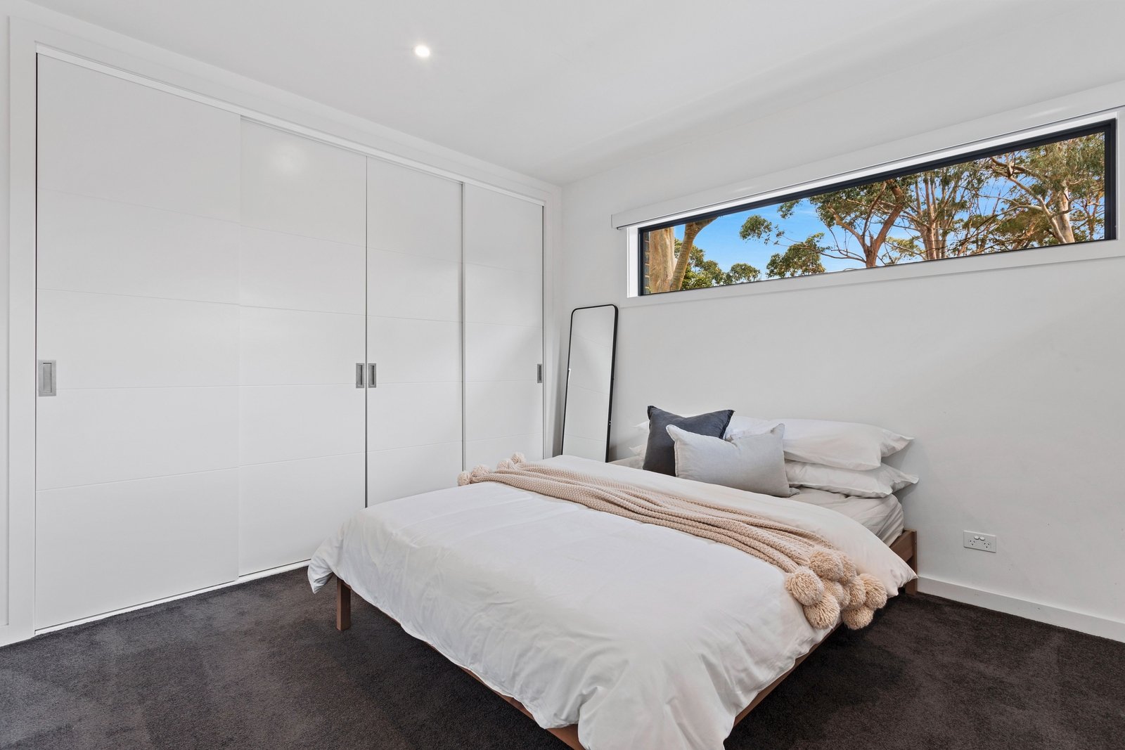 Property Gallery Thumbnail 8