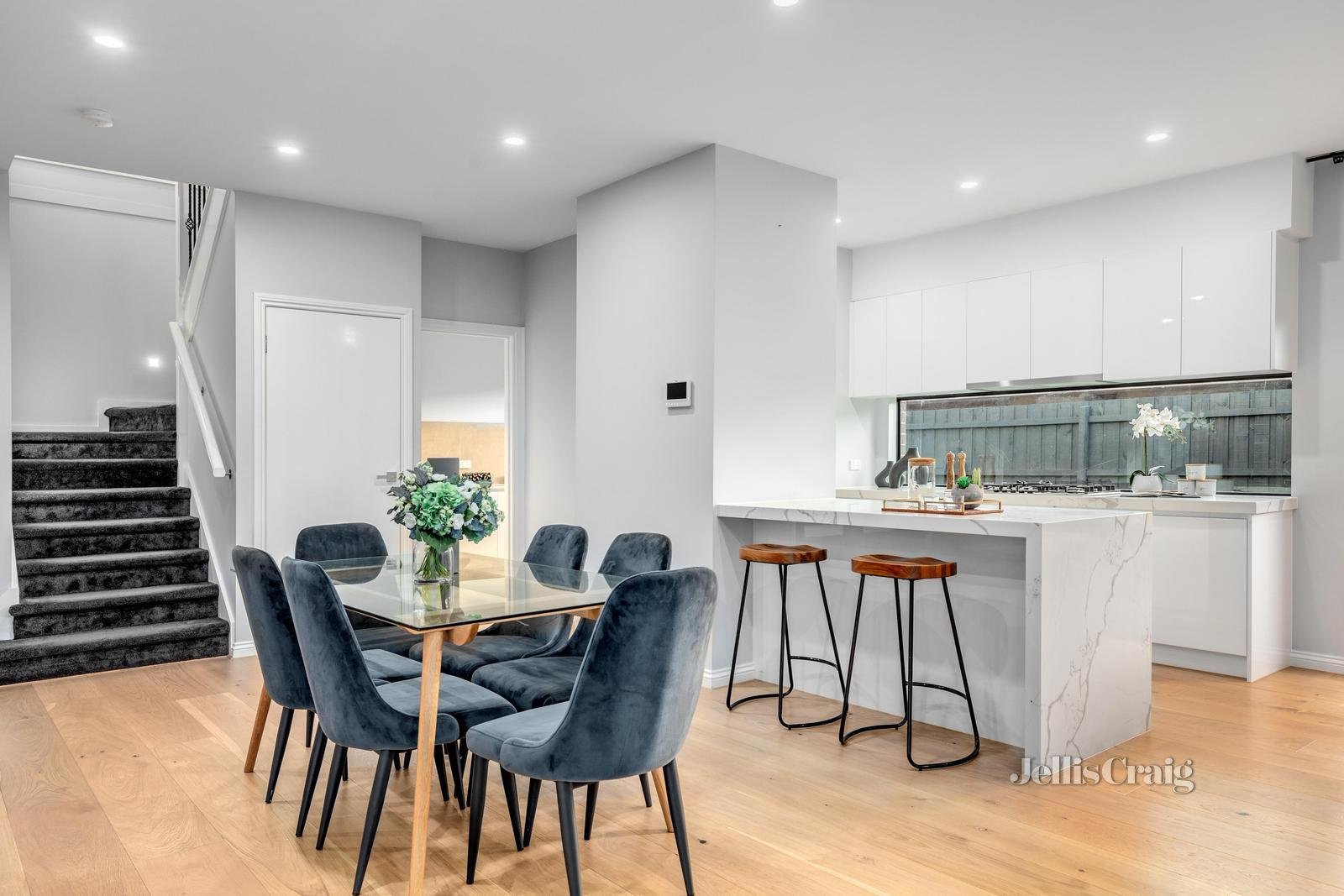 2/58 Larch Crescent, Mount&nbsp;Waverley image 3