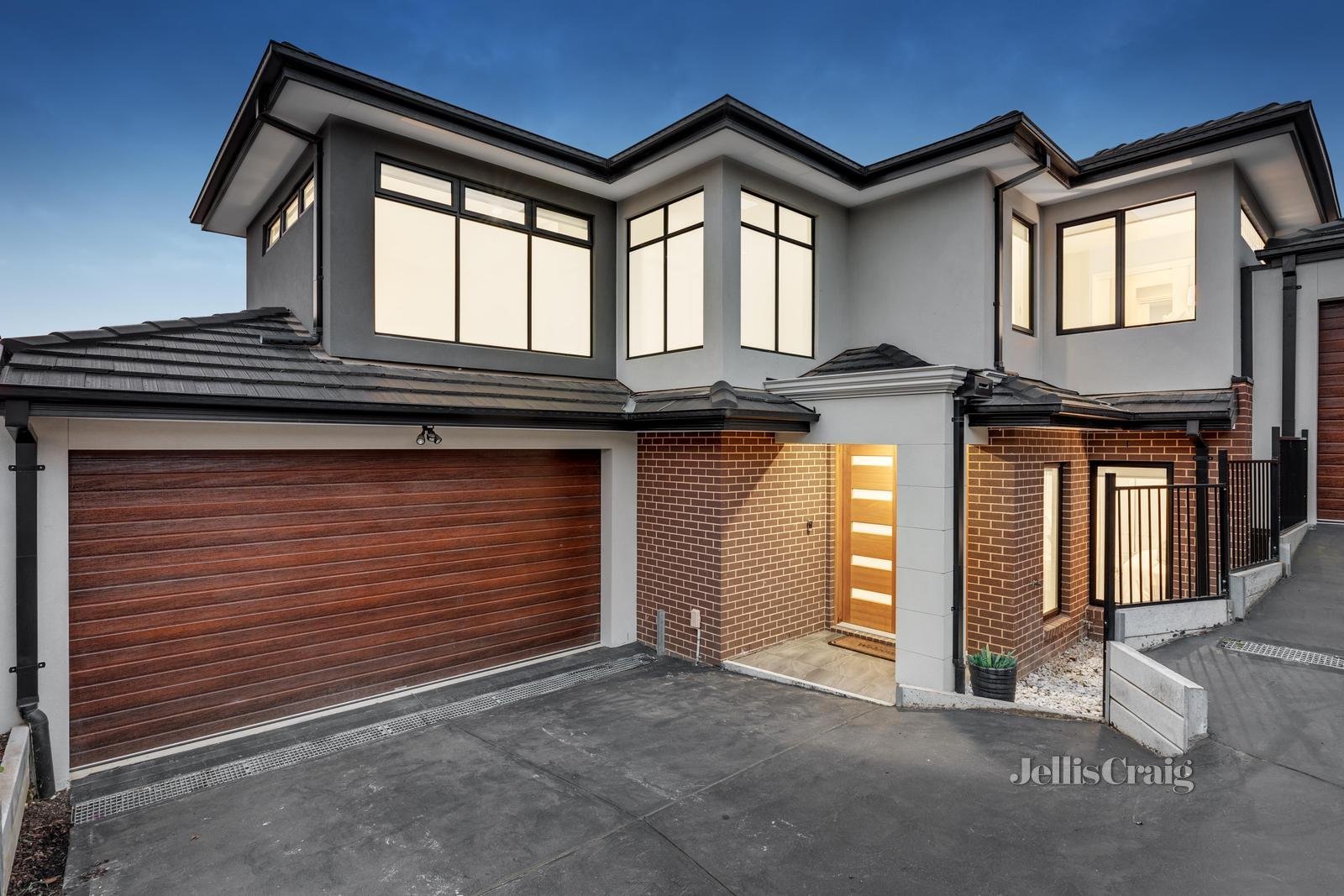 2/58 Larch Crescent, Mount&nbsp;Waverley image 1