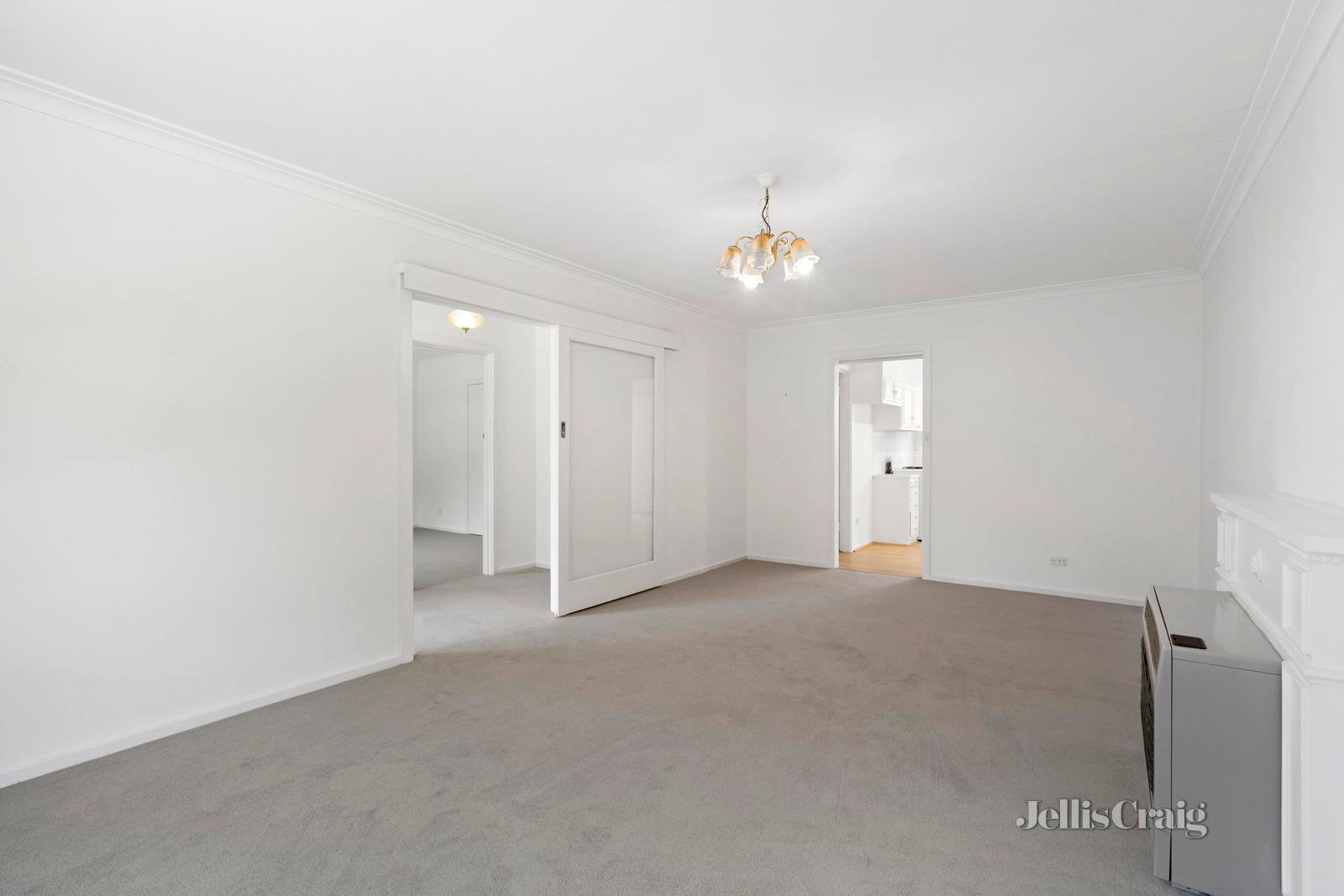 2/58 Windsor Crescent, Surrey Hills image 2