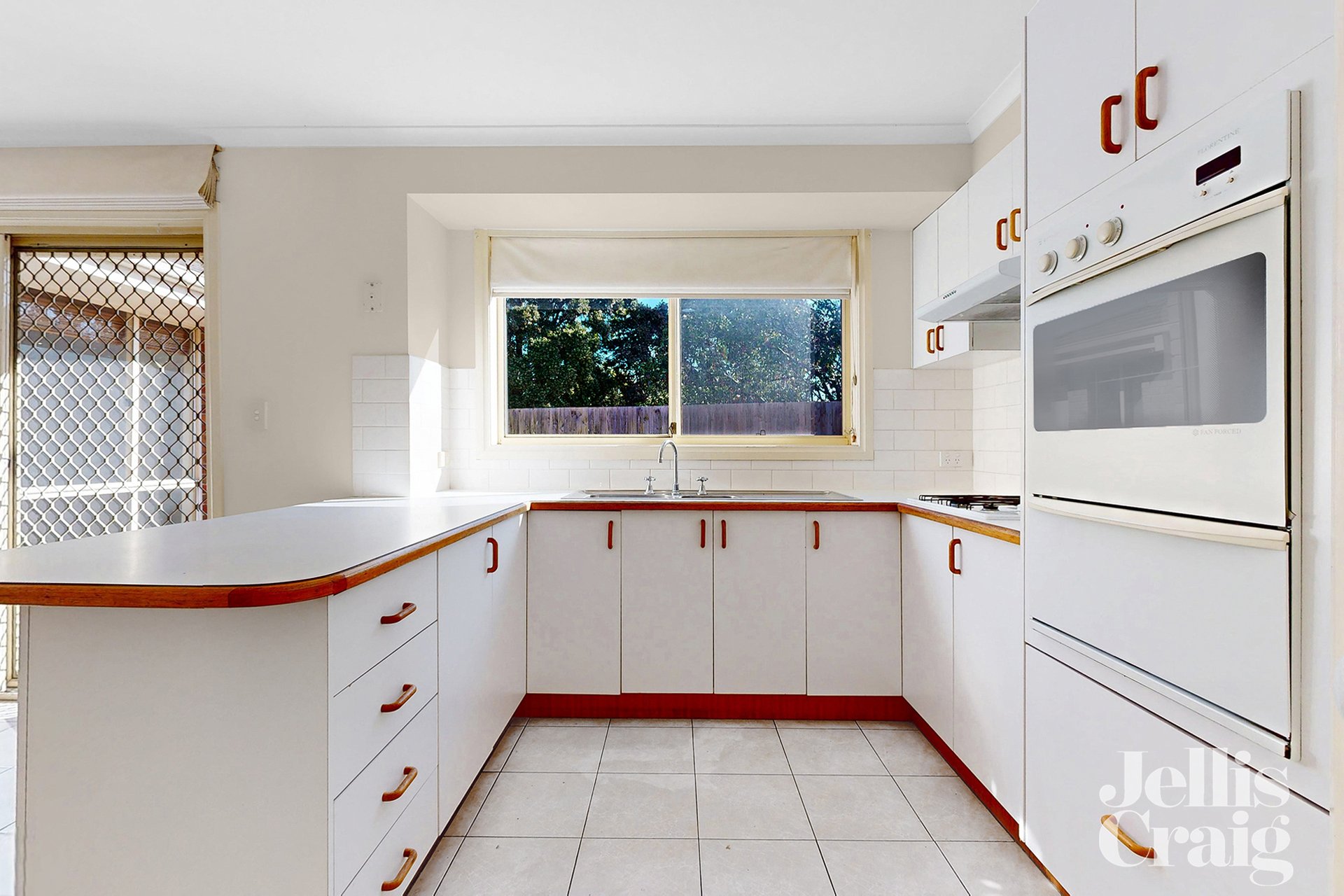 2/581 South Road, Bentleigh East image 12