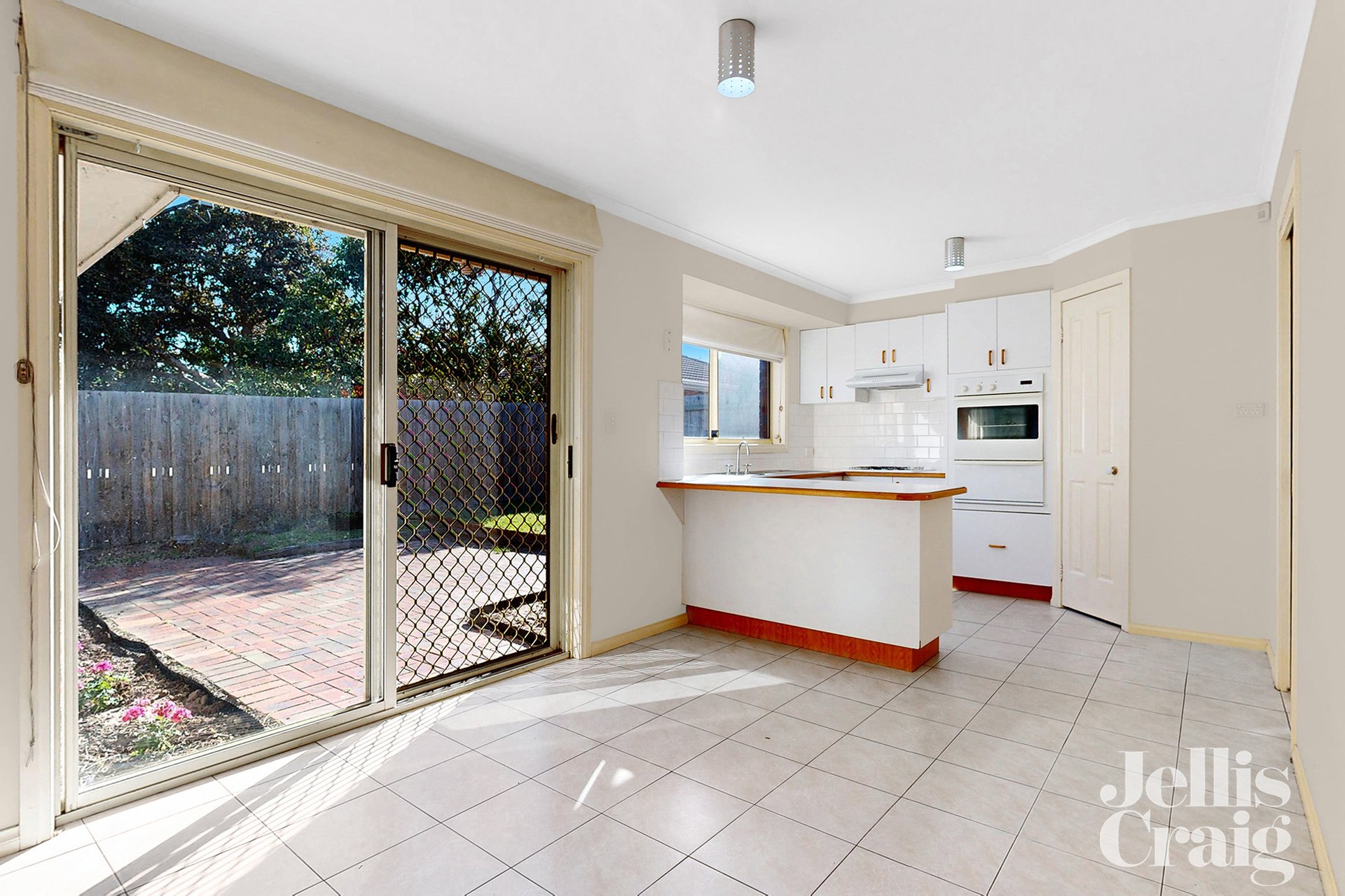 2/581 South Road, Bentleigh East image 13