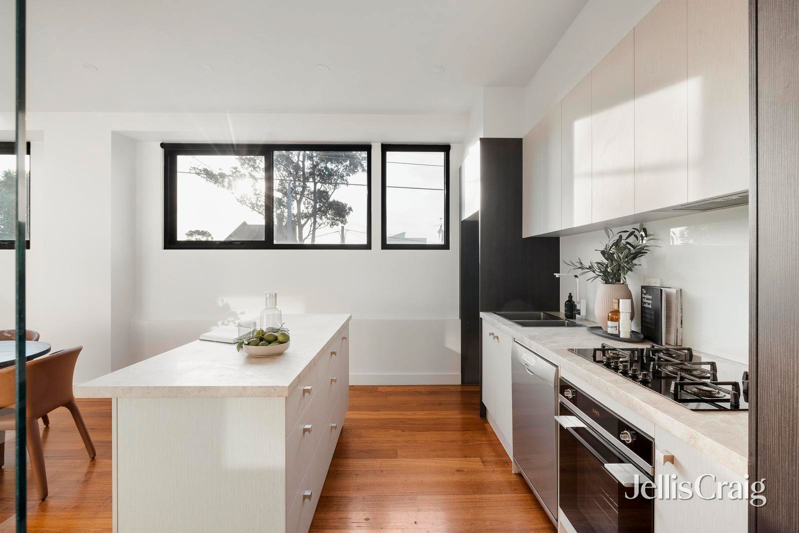 2/582 Nicholson Street, Fitzroy North image 5