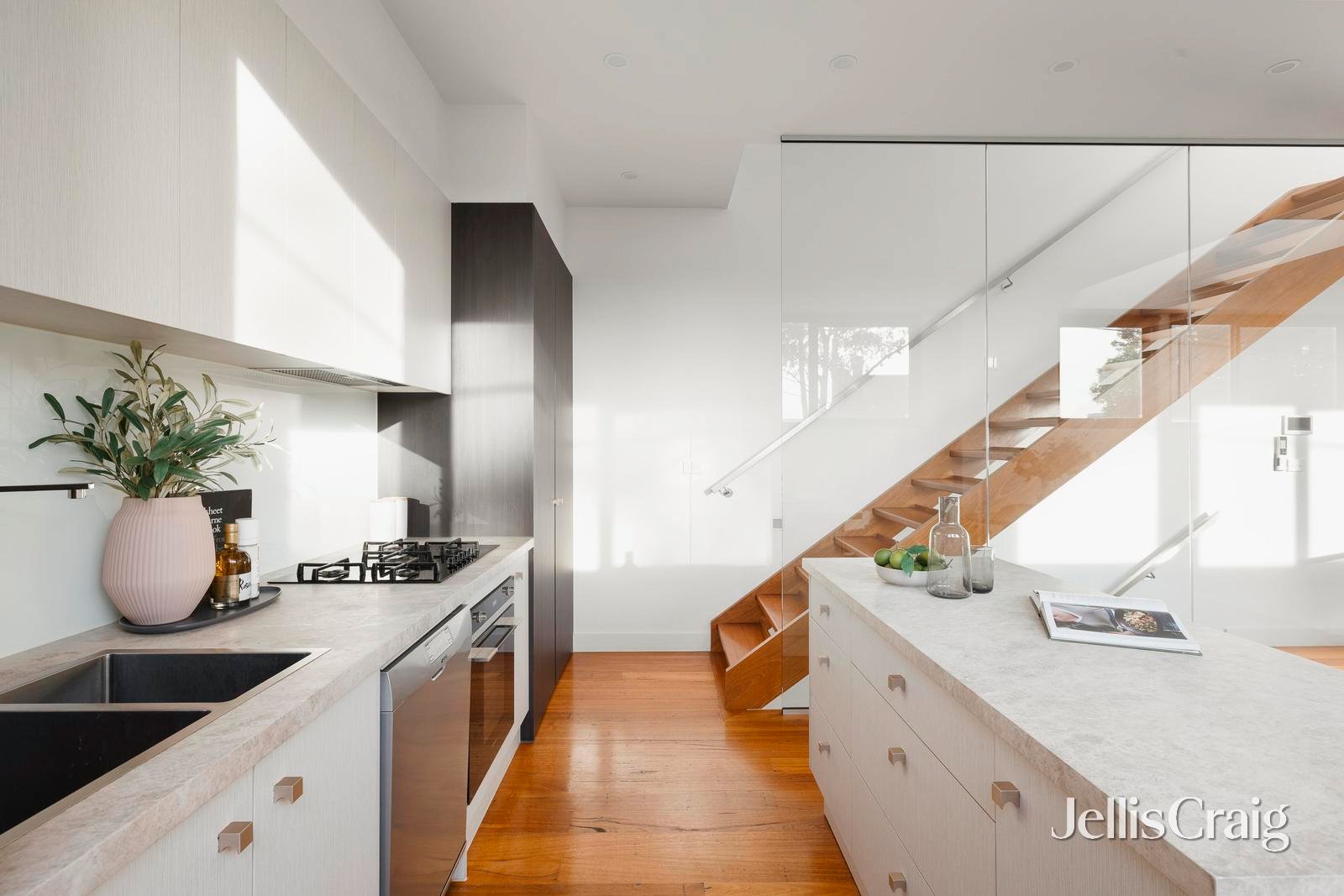 2/582 Nicholson Street, Fitzroy North image 6