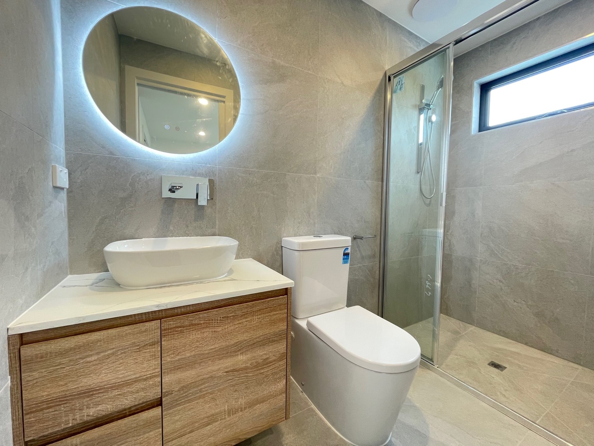 2/585 Whitehorse Road, Mitcham image 2