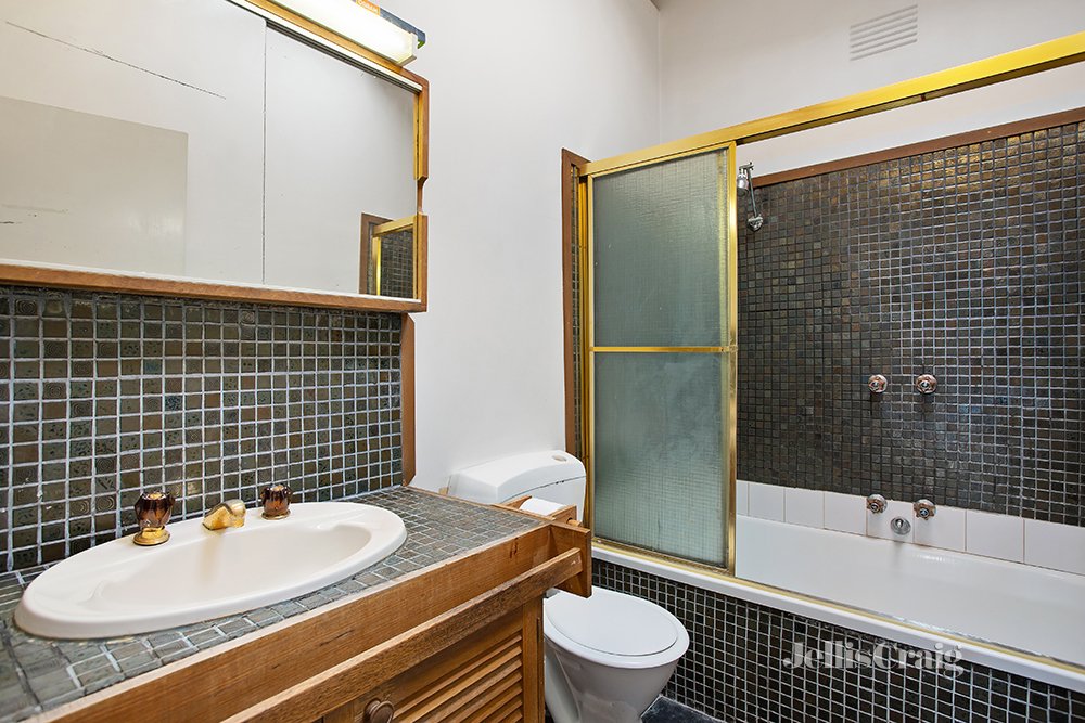 2/58B Looker Road, Montmorency image 3