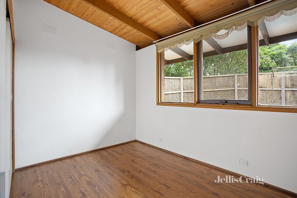 2/58B Looker Road, Montmorency image 4