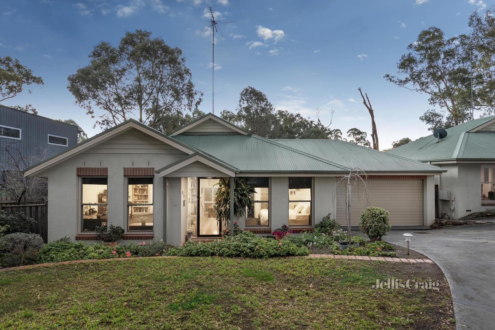 2/59 Batman Road, Eltham image 1