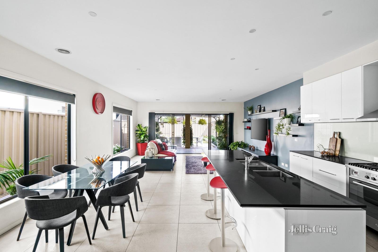 2/59 Clematis Avenue, Altona North image 2