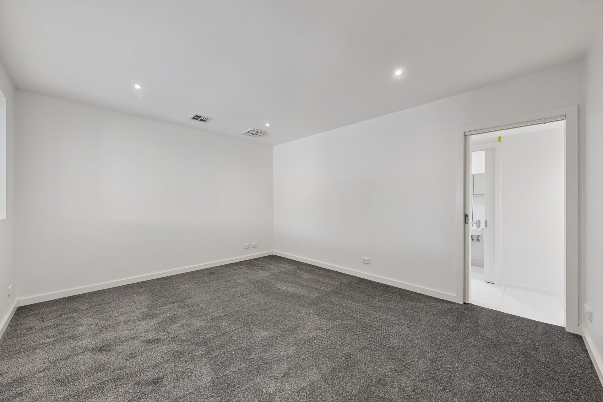 259 Mahoneys Road, Forest Hill image 9