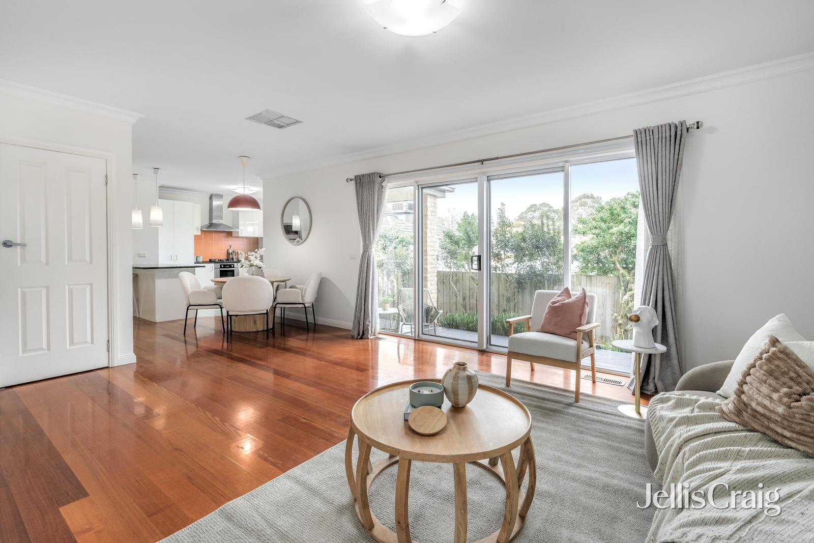 2/590 Blackburn Road, Glen Waverley image 3