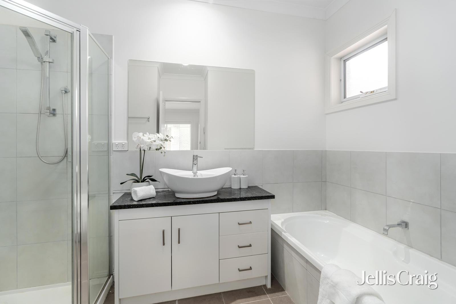2/590 Blackburn Road, Glen Waverley image 6