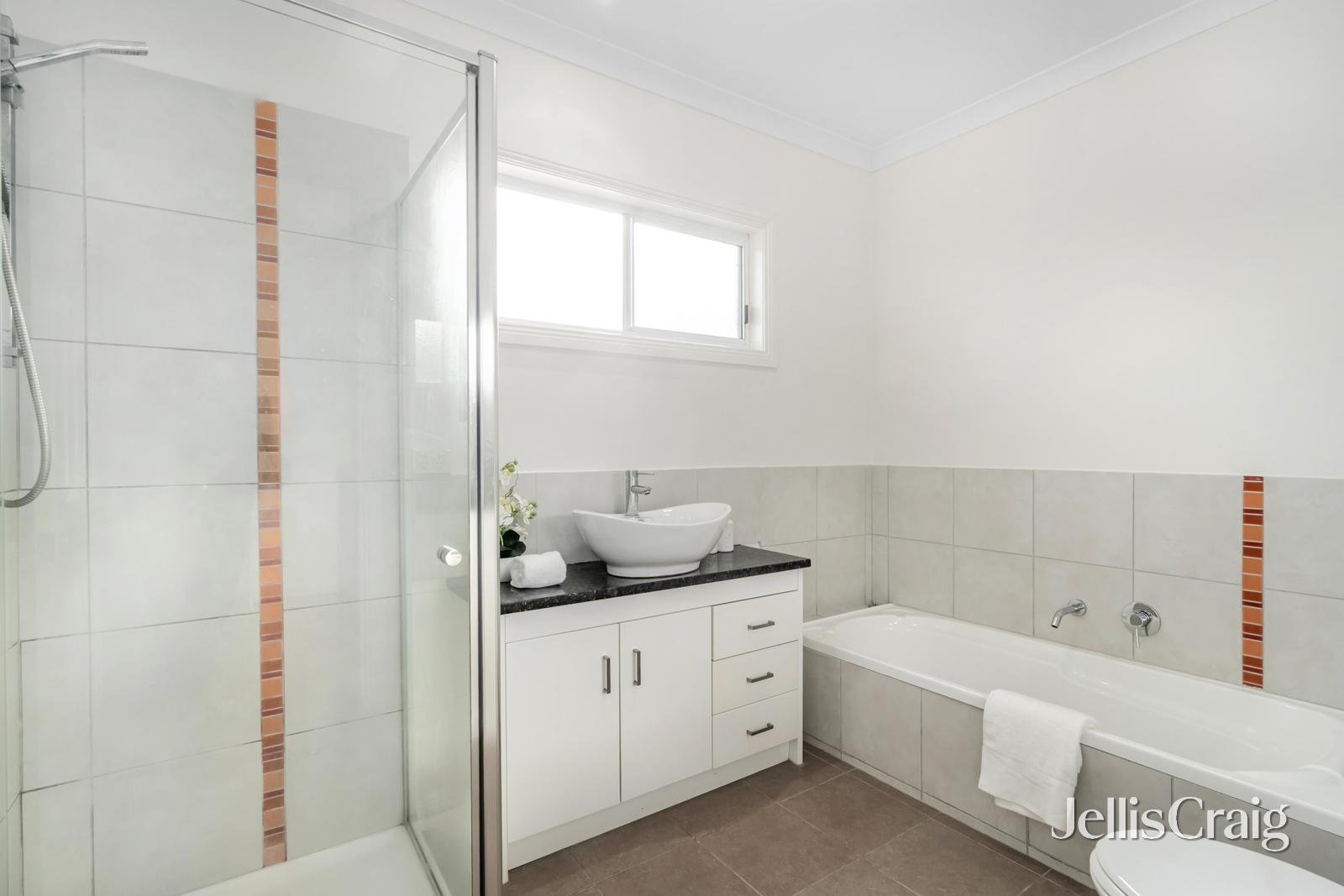2/590 Blackburn Road, Glen Waverley image 8