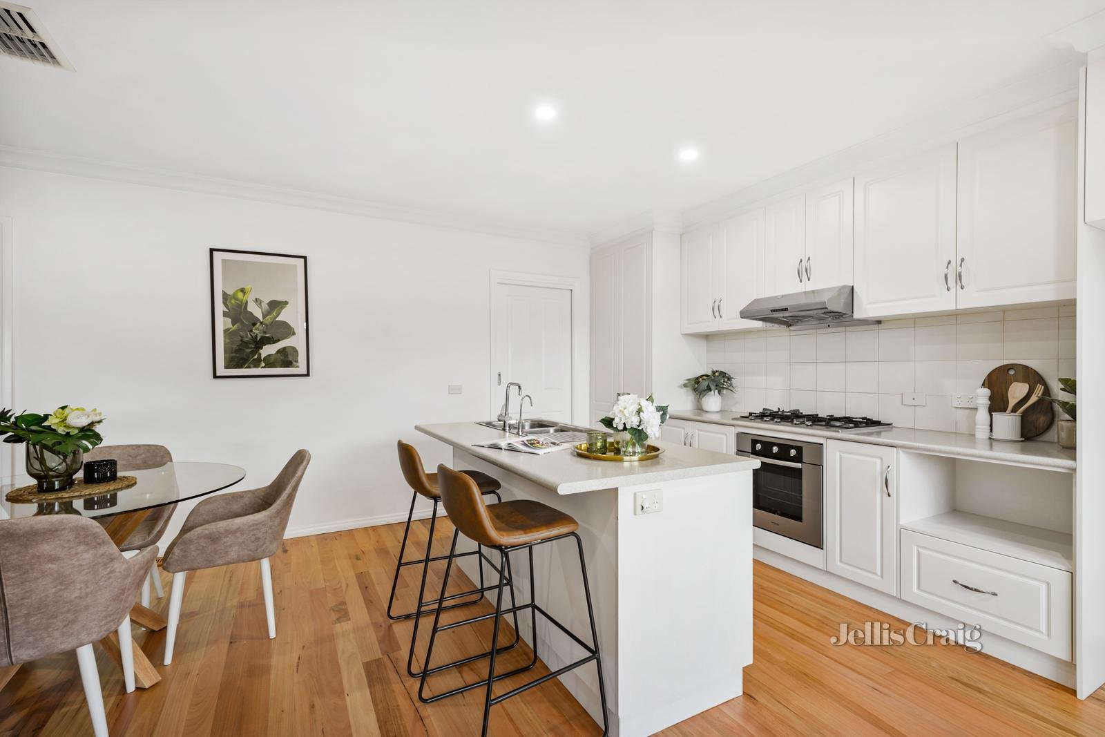 2/592 Blackburn Road, Glen Waverley image 3