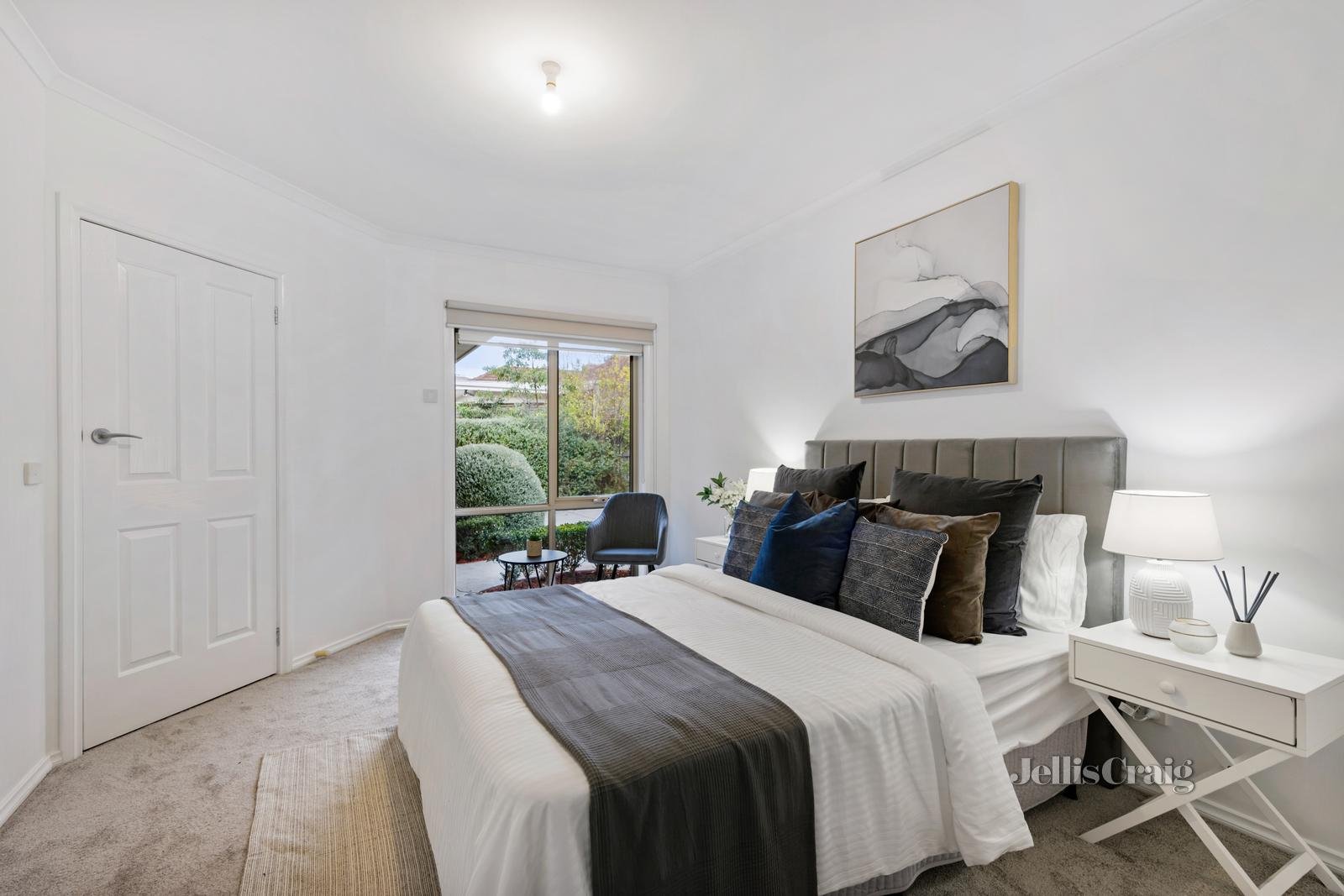 2/592 Blackburn Road, Glen Waverley image 4